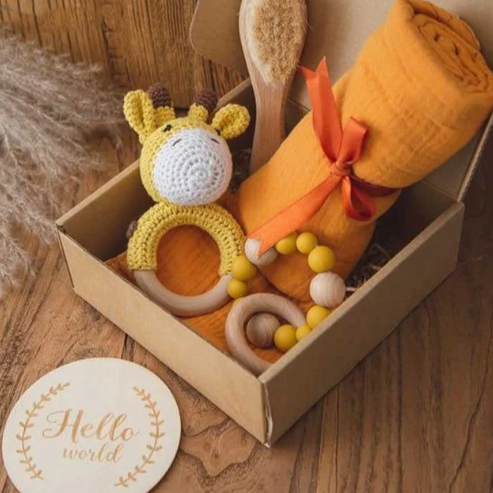 Animal New Born Baby Gift Set (0–6mths) in Yellow Giraffe - 6 Piece Set Lilly & Lula