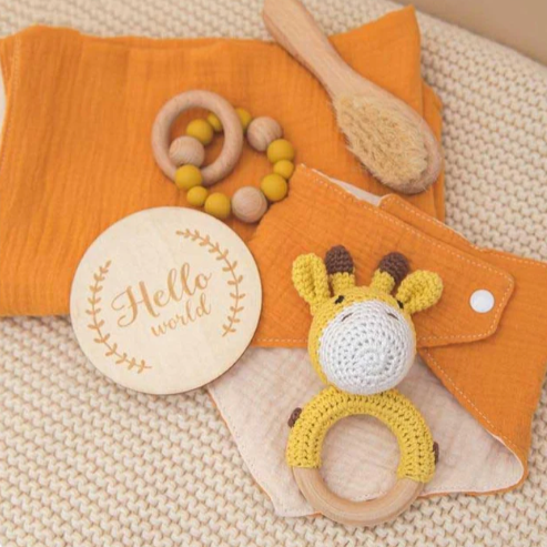 Animal New Born Baby Gift Set (0–6mths) in Yellow Giraffe - 6 Piece Set Lilly & Lula