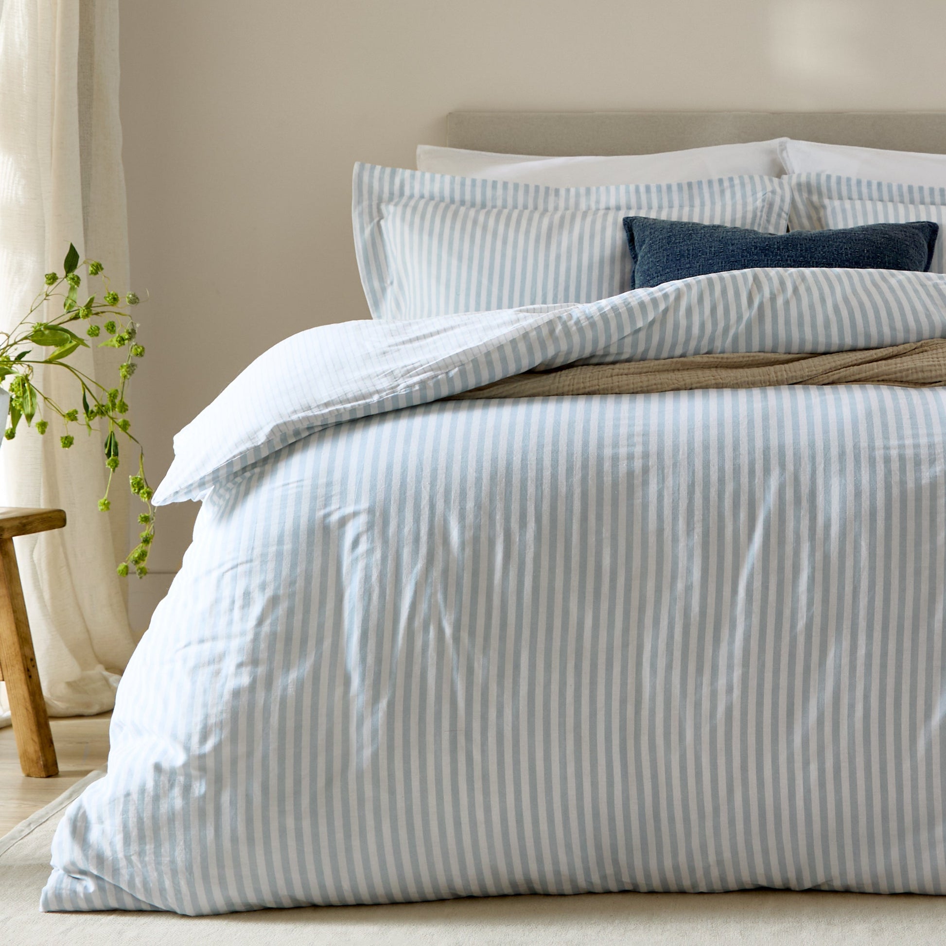 https://cdn.shopify.com/s/files/1/0560/9304/8982/files/HEBDEN_D01_MBL_3.jpg?v=1771327626