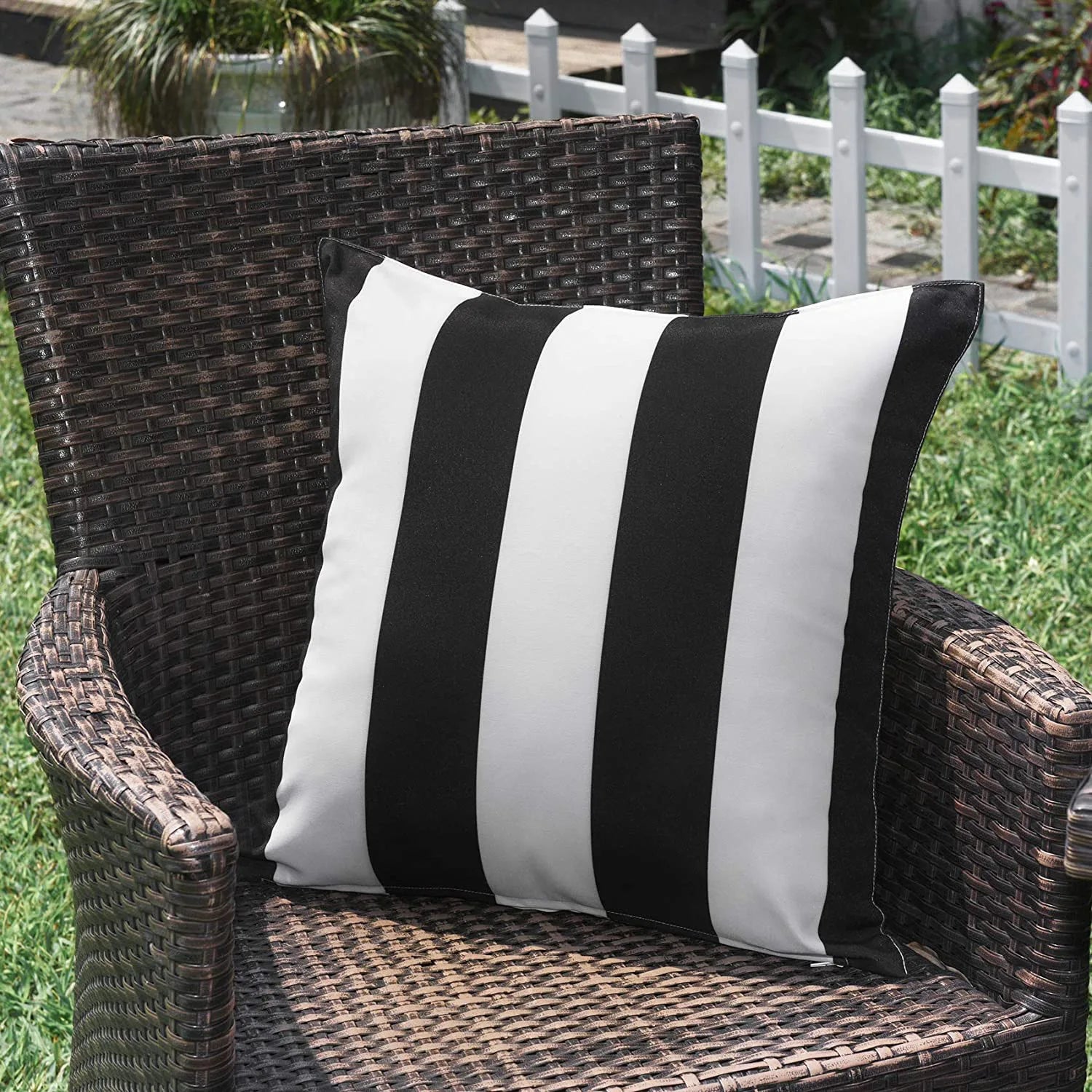 Black and white patio pillows clearance
